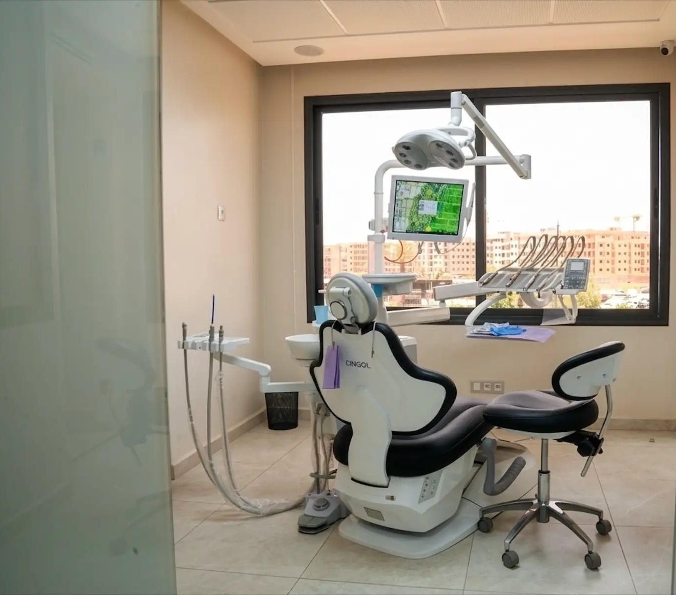 Fauteuil Cingol haute technologie et bloc de soin BO Dental Clinic
